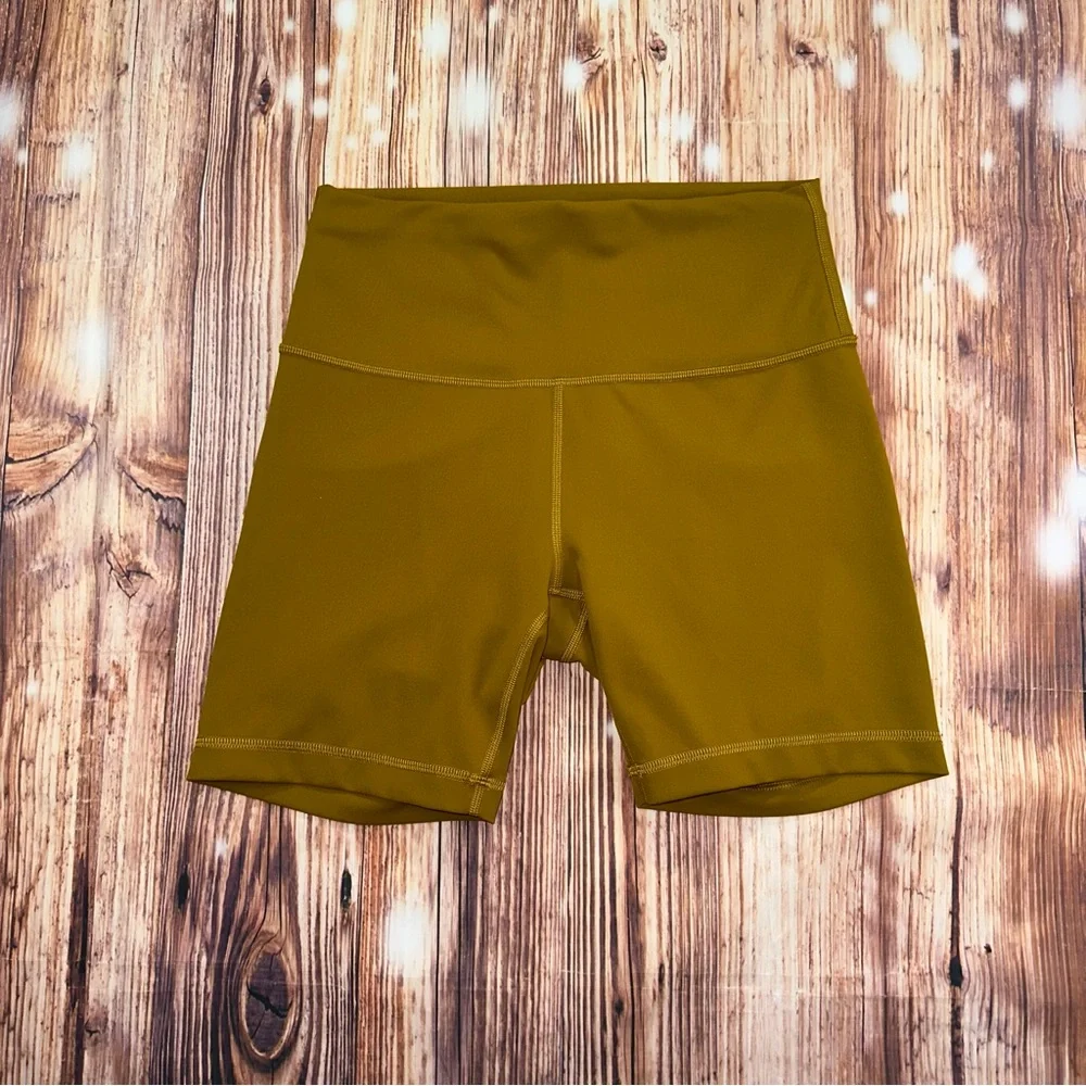 lululemon athletica Women's  Short Size 8 - Picture 3 of 11